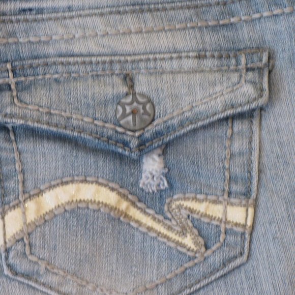 Vanilla Star Jeans Size 9 NWT $39.50 Distressed Ripped Light Wash Belt Included - Picture 6 of 6